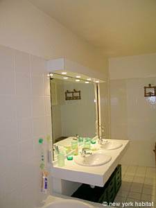South France - French Riviera - 3 Bedroom apartment - bathroom 1 (PR-964) photo 5 of 5