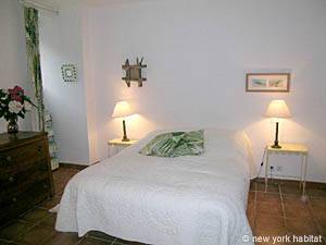 South France - French Riviera - 3 Bedroom apartment - bedroom 2 (PR-964) photo 3 of 9