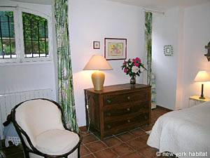 South France - French Riviera - 3 Bedroom apartment - bedroom 2 (PR-964) photo 4 of 9