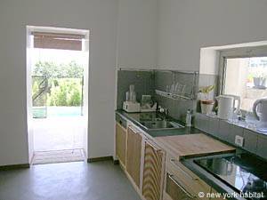 Sud de la France - Provence - Luberon - T4 - Villa appartement location vacances - cuisine (PR-981) photo 5 sur 5