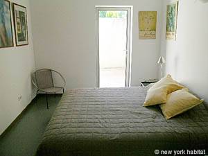 Sud de la France - Provence - Luberon - T4 - Villa appartement location vacances - chambre 1 (PR-981) photo 4 sur 6