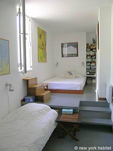 Sud de la France - Provence - Luberon - T4 - Villa appartement location vacances - chambre 2 (PR-981) photo 1 sur 4