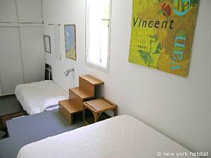 Sud de la France - Provence - Luberon - T4 - Villa appartement location vacances - chambre 2 (PR-981) photo 3 sur 4