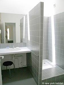 Sud de la France - Provence - Luberon - T4 - Villa appartement location vacances - salle d'eau 1 (PR-981) photo 2 sur 4