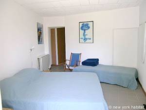 Sud de la France - Provence - Luberon - T4 - Villa appartement location vacances - chambre 3 (PR-981) photo 1 sur 5