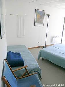Sud de la France - Provence - Luberon - T4 - Villa appartement location vacances - chambre 3 (PR-981) photo 2 sur 5