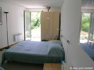 Sud de la France - Provence - Luberon - T4 - Villa appartement location vacances - chambre 3 (PR-981) photo 3 sur 5