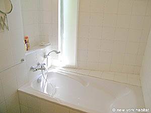 Sud de la France - Provence - Luberon - T4 - Villa appartement location vacances - salle d'eau 2 (PR-981) photo 3 sur 4