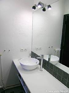 Bathroom 1 - Photo 3 of 5