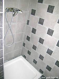 Südfrankreich - Provence - 2 Zimmer - Loft wohnungsvermietung - badezimmer 1 (PR-988) photo 5 von 5 Südfrankreich - Provence - 2 Zimmer - Loft wohnungsvermietung - badezimmer 1 (PR-988) photo 5 von 5