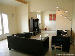 South France - Aix en Provence - Marseilles - 2 Bedroom - Villa apartment - living room (PR-995) photo 4 of 7