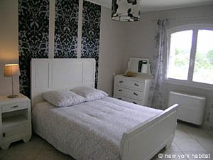 South France - Aix en Provence - Marseilles - 2 Bedroom - Villa apartment - bedroom 1 (PR-995) photo 2 of 6