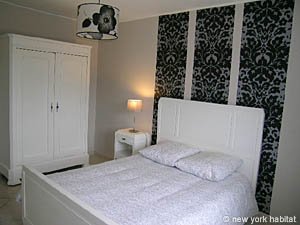 South France - Aix en Provence - Marseilles - 2 Bedroom - Villa apartment - bedroom 1 (PR-995) photo 4 of 6