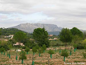 South France - Aix en Provence - Marseilles - 2 Bedroom - Villa apartment - bedroom 1 (PR-995) photo 6 of 6
