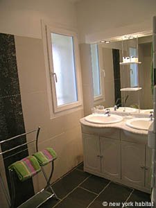 South France - Aix en Provence - Marseilles - 2 Bedroom - Villa apartment - bathroom 1 (PR-995) photo 1 of 4