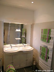 South France - Aix en Provence - Marseilles - 2 Bedroom - Villa apartment - bathroom 1 (PR-995) photo 3 of 4