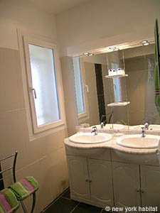 South France - Aix en Provence - Marseilles - 2 Bedroom - Villa apartment - bathroom 1 (PR-995) photo 4 of 4
