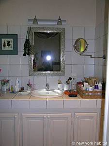 South of France - Provence - 1 Bedroom apartment - bathroom 1 (PR-1000) photo 2 of 4
