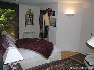 South of France - Provence - 1 Bedroom apartment - bedroom (PR-1000) photo 3 of 8