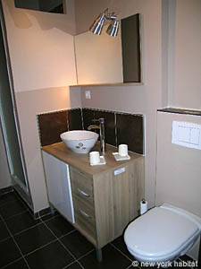 South of France - Provence - Studio apartment - bathroom (PR-1012) photo 2 of 5 South of France - Provence - Studio apartment - bathroom (PR-1012) photo 2 of 5