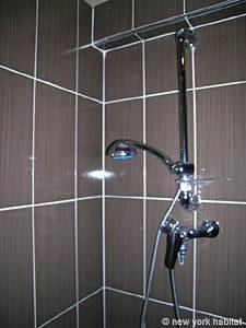 South of France - Provence - Studio apartment - bathroom (PR-1012) photo 4 of 5 South of France - Provence - Studio apartment - bathroom (PR-1012) photo 4 of 5