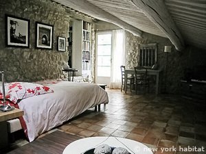 Sud de la France - Provence - T5 - Mas appartement bed breakfast - chambre 2 (PR-1047) photo 3 sur 7 Sud de la France - Provence - T5 - Mas appartement bed breakfast - chambre 2 (PR-1047) photo 3 sur 7
