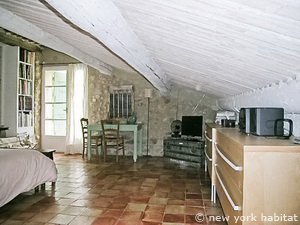Sud de la France - Provence - T5 - Mas appartement bed breakfast - chambre 2 (PR-1047) photo 5 sur 7 Sud de la France - Provence - T5 - Mas appartement bed breakfast - chambre 2 (PR-1047) photo 5 sur 7