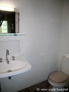 Sud de la France - Provence - T5 - Mas appartement bed breakfast - salle de bain 1 (PR-1047) photo 1 sur 4 Sud de la France - Provence - T5 - Mas appartement bed breakfast - salle de bain 1 (PR-1047) photo 1 sur 4
