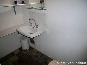 Sud de la France - Provence - T5 - Mas appartement bed breakfast - salle de bain 1 (PR-1047) photo 2 sur 4 Sud de la France - Provence - T5 - Mas appartement bed breakfast - salle de bain 1 (PR-1047) photo 2 sur 4