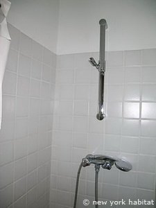 Sud de la France - Provence - T5 - Mas appartement bed breakfast - salle de bain 1 (PR-1047) photo 3 sur 4 Sud de la France - Provence - T5 - Mas appartement bed breakfast - salle de bain 1 (PR-1047) photo 3 sur 4