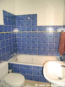 Sud de la France - Côte d'Azur - Studio T1 logement location appartement - salle de bain (PR-1072) photo 1 sur 4 Sud de la France - Côte d'Azur - Studio T1 logement location appartement - salle de bain (PR-1072) photo 1 sur 4