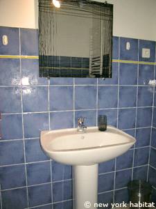 Sud de la France - Côte d'Azur - Studio T1 logement location appartement - salle de bain (PR-1072) photo 4 sur 4 Sud de la France - Côte d'Azur - Studio T1 logement location appartement - salle de bain (PR-1072) photo 4 sur 4