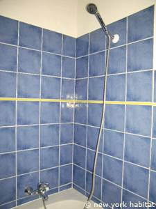 Sud de la France - Côte d'Azur - Studio T1 logement location appartement - salle de bain (PR-1072) photo 3 sur 4 Sud de la France - Côte d'Azur - Studio T1 logement location appartement - salle de bain (PR-1072) photo 3 sur 4