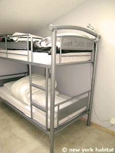 Sud de la France - Provence - T3 appartement location vacances - chambre 2 (PR-1078) photo 1 sur 2