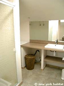 Sud de la France - Provence - T3 appartement location vacances - salle de bain 1 (PR-1078) photo 1 sur 3