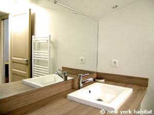 Sud de la France - Provence - T3 appartement location vacances - salle de bain 1 (PR-1078) photo 2 sur 3