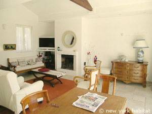 Sud de la France - Provence - T4 - Duplex - Villa appartement location vacances - séjour (PR-1080) photo 2 sur 7 Sud de la France - Provence - T4 - Duplex - Villa appartement location vacances - séjour (PR-1080) photo 2 sur 7
