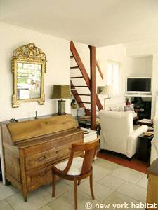Sud de la France - Provence - T4 - Duplex - Villa appartement location vacances - séjour (PR-1080) photo 5 sur 7 Sud de la France - Provence - T4 - Duplex - Villa appartement location vacances - séjour (PR-1080) photo 5 sur 7