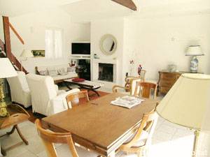 Sud de la France - Provence - T4 - Duplex - Villa appartement location vacances - séjour (PR-1080) photo 3 sur 7 Sud de la France - Provence - T4 - Duplex - Villa appartement location vacances - séjour (PR-1080) photo 3 sur 7