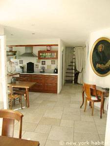 Sud de la France - Provence - T4 - Duplex - Villa appartement location vacances - séjour (PR-1080) photo 7 sur 7 Sud de la France - Provence - T4 - Duplex - Villa appartement location vacances - séjour (PR-1080) photo 7 sur 7