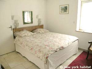Sud de la France - Provence - T4 - Duplex - Villa appartement location vacances - chambre 1 (PR-1080) photo 1 sur 4 Sud de la France - Provence - T4 - Duplex - Villa appartement location vacances - chambre 1 (PR-1080) photo 1 sur 4