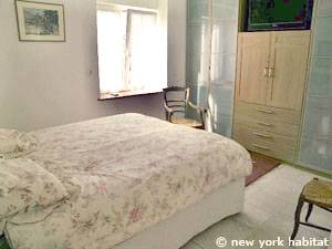 Sud de la France - Provence - T4 - Duplex - Villa appartement location vacances - chambre 1 (PR-1080) photo 3 sur 4 Sud de la France - Provence - T4 - Duplex - Villa appartement location vacances - chambre 1 (PR-1080) photo 3 sur 4