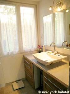 Sud de la France - Provence - T4 - Duplex - Villa appartement location vacances - salle de bain 1 (PR-1080) photo 3 sur 7 Sud de la France - Provence - T4 - Duplex - Villa appartement location vacances - salle de bain 1 (PR-1080) photo 3 sur 7