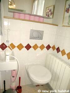 Sud de la France - Provence - T4 - Duplex - Villa appartement location vacances - salle de bain 1 (PR-1080) photo 2 sur 7 Sud de la France - Provence - T4 - Duplex - Villa appartement location vacances - salle de bain 1 (PR-1080) photo 2 sur 7