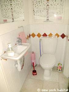 Sud de la France - Provence - T4 - Duplex - Villa appartement location vacances - salle de bain 3 (PR-1080) photo 1 sur 2 Sud de la France - Provence - T4 - Duplex - Villa appartement location vacances - salle de bain 3 (PR-1080) photo 1 sur 2