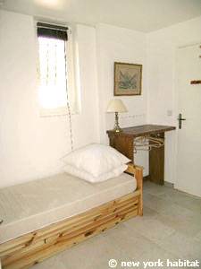 Sud de la France - Provence - T4 - Duplex - Villa appartement location vacances - chambre 2 (PR-1080) photo 1 sur 4 Sud de la France - Provence - T4 - Duplex - Villa appartement location vacances - chambre 2 (PR-1080) photo 1 sur 4