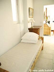 Sud de la France - Provence - T4 - Duplex - Villa appartement location vacances - chambre 2 (PR-1080) photo 2 sur 4 Sud de la France - Provence - T4 - Duplex - Villa appartement location vacances - chambre 2 (PR-1080) photo 2 sur 4