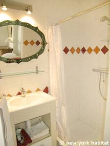 Sud de la France - Provence - T4 - Duplex - Villa appartement location vacances - salle de bain 2 (PR-1080) photo 2 sur 3 Sud de la France - Provence - T4 - Duplex - Villa appartement location vacances - salle de bain 2 (PR-1080) photo 2 sur 3