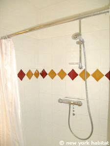 Sud de la France - Provence - T4 - Duplex - Villa appartement location vacances - salle de bain 2 (PR-1080) photo 3 sur 3 Sud de la France - Provence - T4 - Duplex - Villa appartement location vacances - salle de bain 2 (PR-1080) photo 3 sur 3