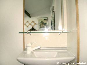 Sud de la France - Provence - T4 - Duplex - Villa appartement location vacances - salle de bain 3 (PR-1080) photo 2 sur 2 Sud de la France - Provence - T4 - Duplex - Villa appartement location vacances - salle de bain 3 (PR-1080) photo 2 sur 2